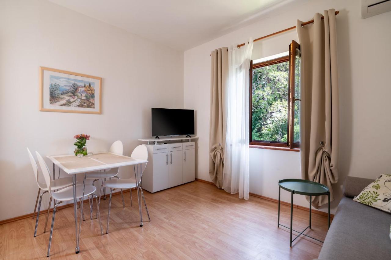 Apartments Rozelyn Ugljan Extérieur photo