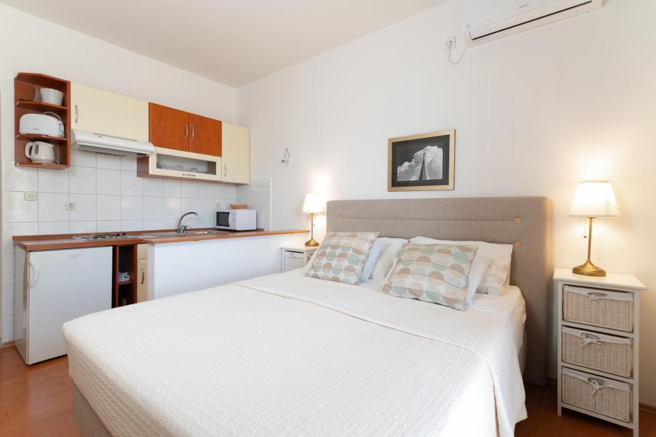 Apartments Rozelyn Ugljan Extérieur photo