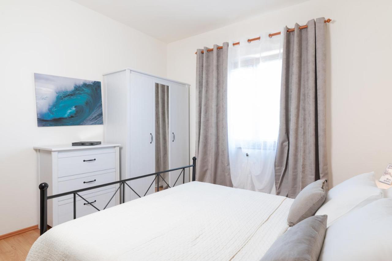 Apartments Rozelyn Ugljan Extérieur photo