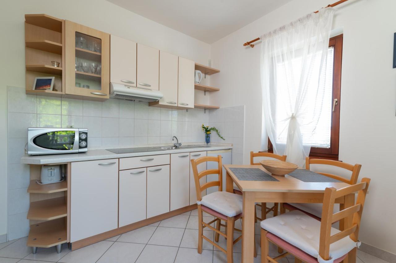 Apartments Rozelyn Ugljan Extérieur photo