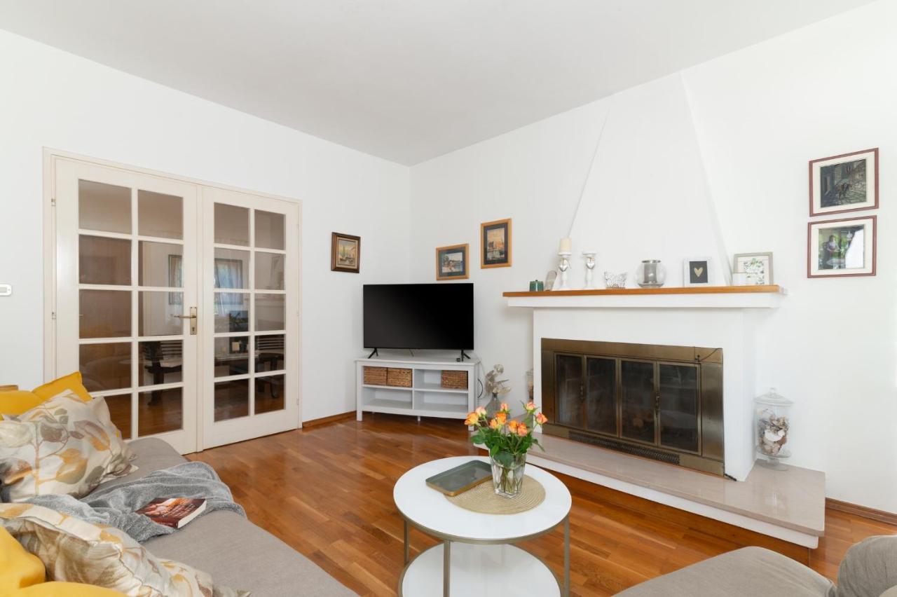 Apartments Rozelyn Ugljan Extérieur photo