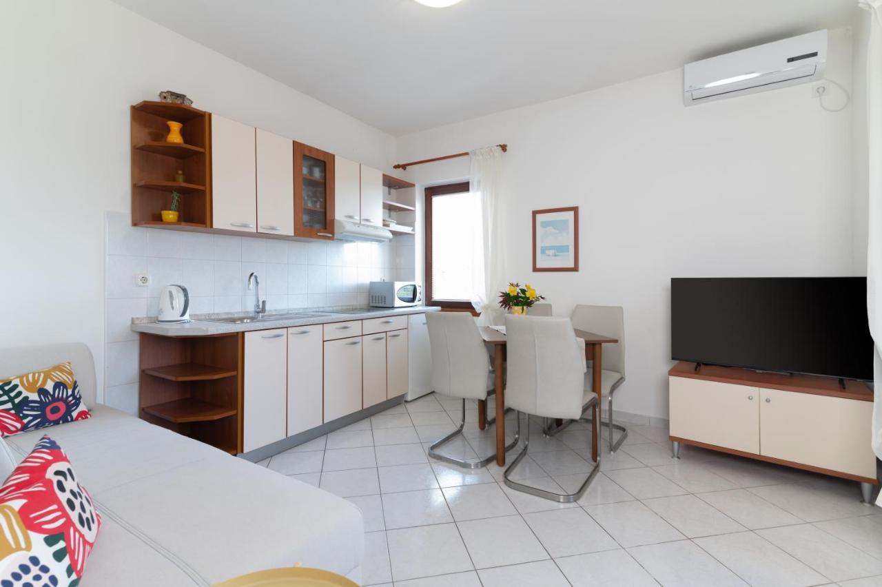 Apartments Rozelyn Ugljan Extérieur photo